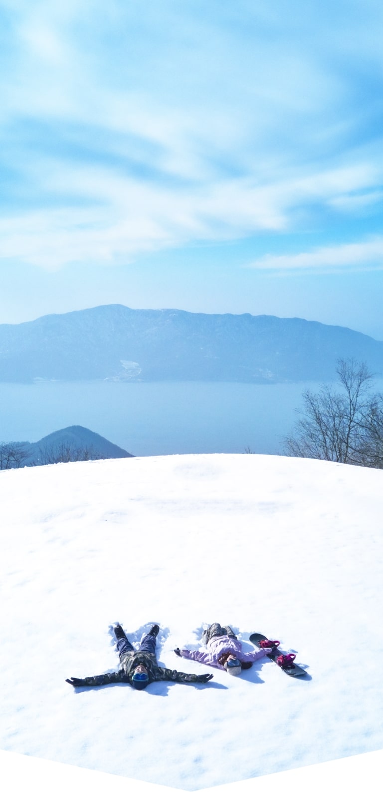 山頂からは、日本海の眺望が開け、晴れた日には遠く白山連峰までが見渡せる、そんな大自然が魅力の、今庄365スキー場へ。
