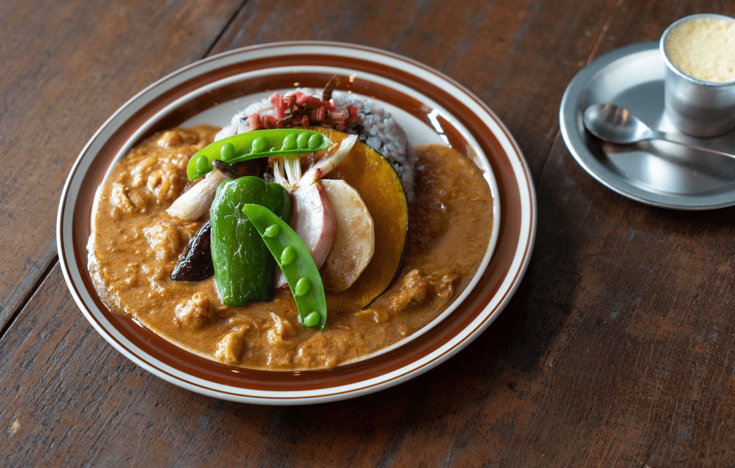 トマト風味のチキンカレー